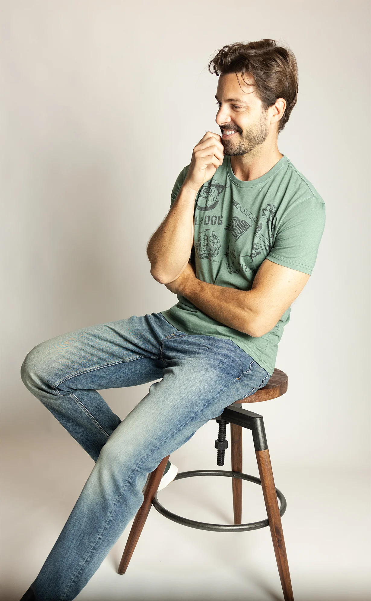 Graphic T-shirt – DIY Stencil